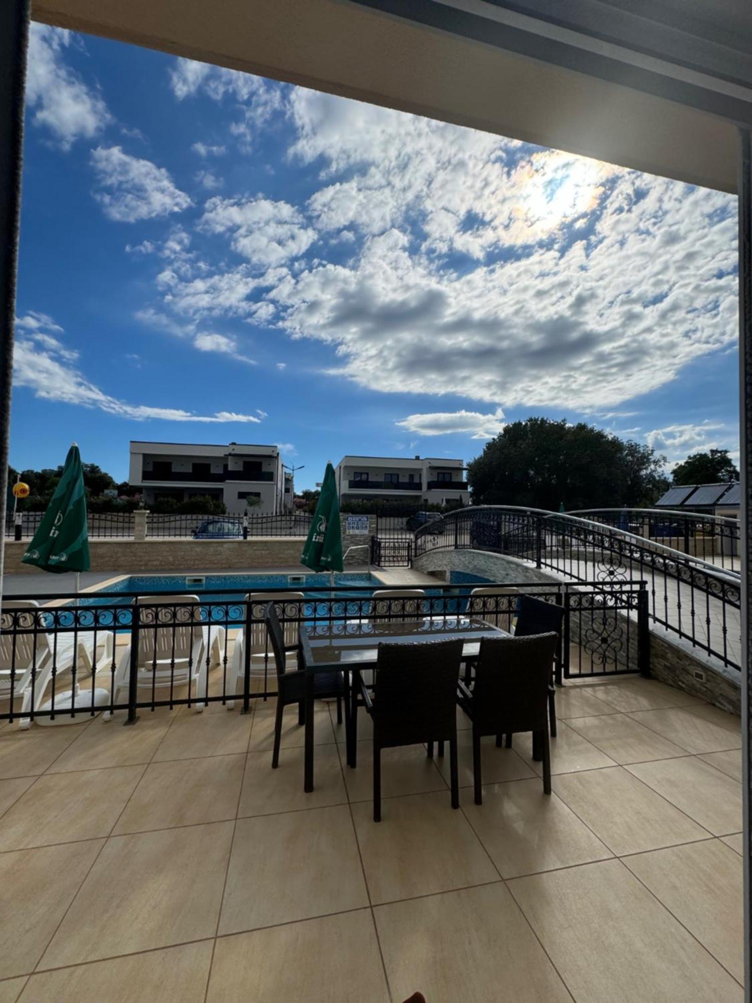 Funtana Appartements An Der 1 Reihe Vom Meer Екстериор снимка