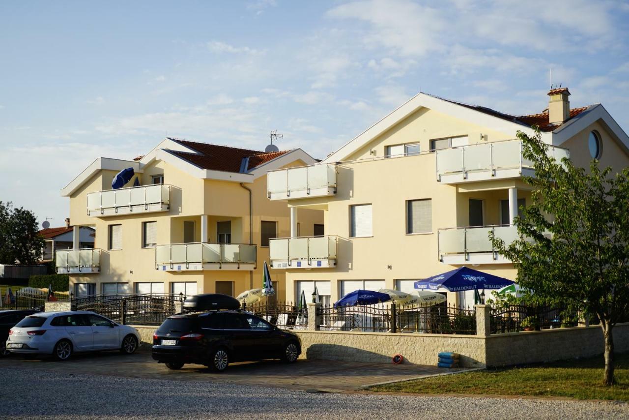 Funtana Appartements An Der 1 Reihe Vom Meer Екстериор снимка